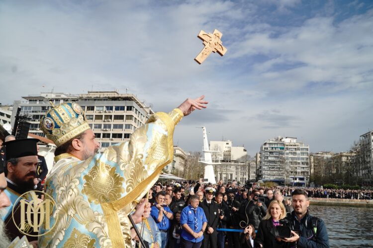 ΜΕ ΛΑΜΠΡΟΤΗΤΑ Ο ΕΟΡΤΑΣΜΟΣ ΤΩΝ ΘΕΟΦΑΝΕΙΩΝ ΣΤΗ ΘΕΣΣΑΛΟΝΙΚΗ