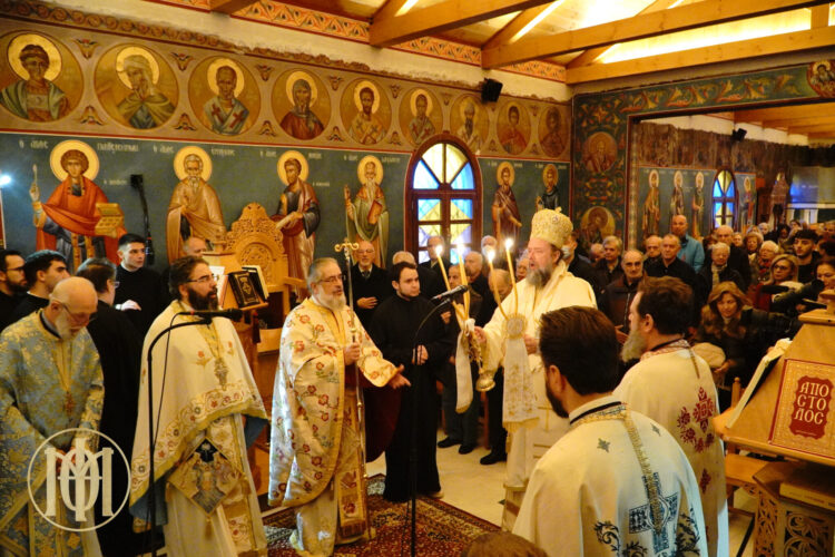 Κυριακή (ΜΕΤΑ ΤΑ ΦΩΤΑ)  στο  Παρεκκλήσιο του Αγίου Παντελεήμονος του Γ.Ν.Θ. «Ιπποκράτειο»