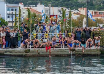 ΜΕ ΛΑΜΠΡΟΤΗΤΑ ΕΟΡΤΑΣΘΗΚΑΝ ΤΑ ΑΓΙΑ ΘΕΟΦΑΝΕΙΑ ΣΤΑ ΑΚΡΙΤΙΚΑ ΝΗΣΙΑ ΜΑΣ