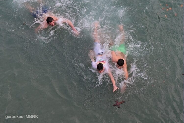 Η εορτή των Θεοφανείων και κατάδυση του τιμίου Σταυρού στη Βέροια