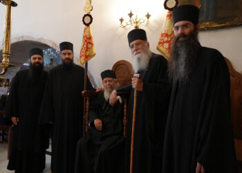 Ο Γέροντας Νεκτάριος στην Πάτμο για να πάρει την ευχή του Μητροπολίτου Γάνου και Χώρας κ. Αμφιλοχίου