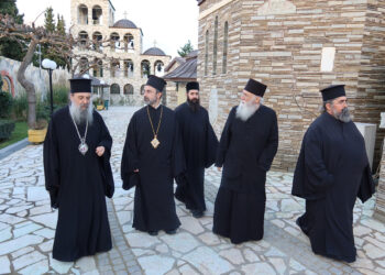Οι Μητροπολίτες Πατρών και Ιρλανδίας στην Μονή Τρικόρφου