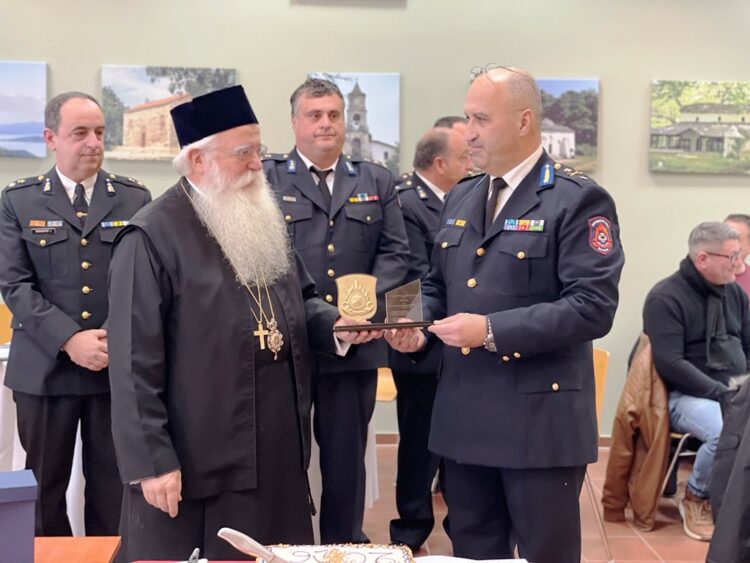 Δημητριάδος Ιγνάτιος προς πυροσβέστες: «Ένα μεγάλο ευχαριστώ για την προσφορά σας» – Κοπή Βασιλόπιτας των Πυροσβεστών