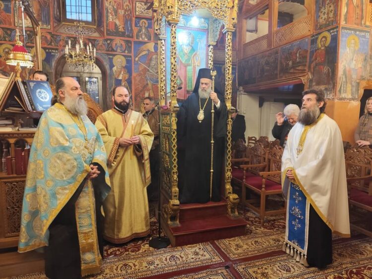 Εσπερινός της Υπαπαντής του Σωτήρος Χριστού στον Ιερό Ναό Ζωοδόχου Πηγής Καρδίτσης