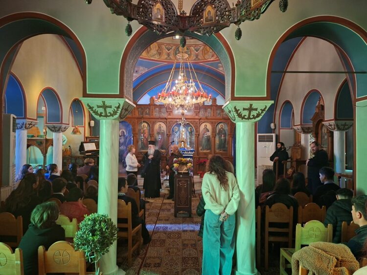 Συνάντηση μαθητών των Εκπαιδευτηρίων «ΑΤΣΟΓΛΟΥ» με τον Μητροπολίτη Κορίνθου