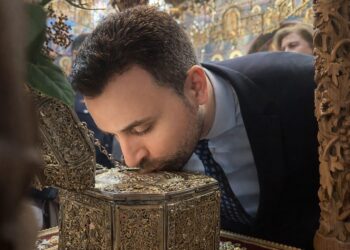 Εκατοντάδες πιστοί προσκύνησαν την Τιμία Κάρα του Αγίου Χαραλάμπους στα Μετέωρα