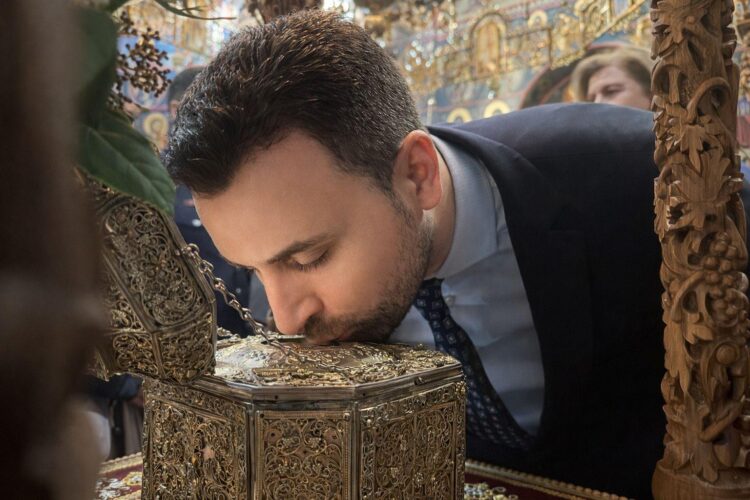 Εκατοντάδες πιστοί προσκύνησαν την Τιμία Κάρα του Αγίου Χαραλάμπους στα Μετέωρα