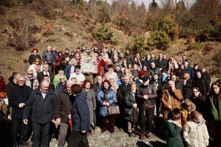 Η Παναγία συγκέντρωσε και φέτος τους πιστούς στο Πληκάτι Κόνιτσας – Μεγαλοπρεπής η πανήγυρη και η λιτανεία