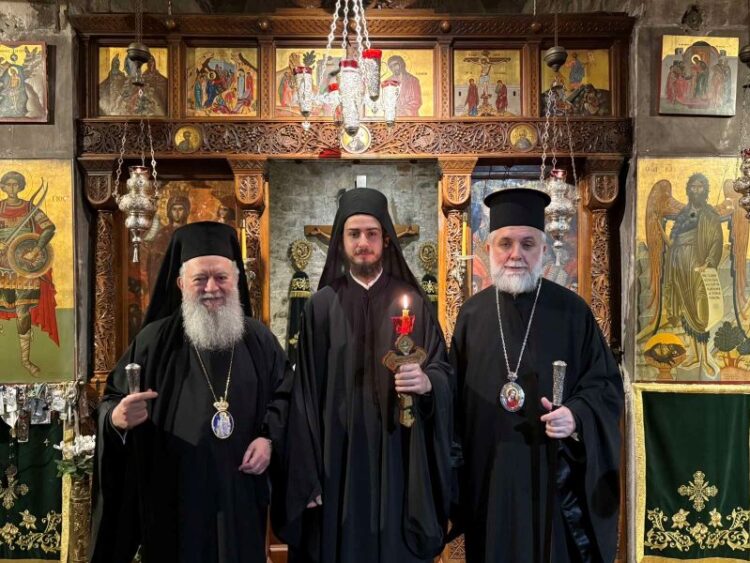 ΑΡΧΗ ΤΟΥ ΤΡΙΩΔΙΟΥ ΜΕ ΚΟΥΡΑ ΜΟΝΑΧΟΥ ΣΤΗΝ Ι. ΜΗΤΡΟΠΟΛΗ ΧΑΛΚΙΔΟΣ