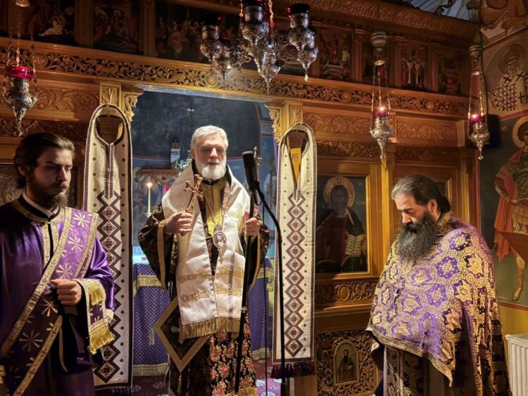 ΠΡΟΗΓΙΑΣΜΕΝΗ ΘΕΙΑ ΛΕΙΤΟΥΡΓΙΑ ΣΤΗΝ ΙΕΡΑ ΜΟΝΗ ΜΑΚΡΥΜΑΛΛΗ ΨΑΧΝΩΝ