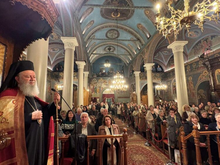 ΟΙ ΠΡΩΤΟΙ ΧΑΙΡΕΤΙΣΜΟΙ ΣΤΟΝ ΜΗΤΡΟΠΟΛΙΤΙΚΟ Ι. ΝΑΟ ΤΗΣ ΧΑΛΚΙΔΟΣ