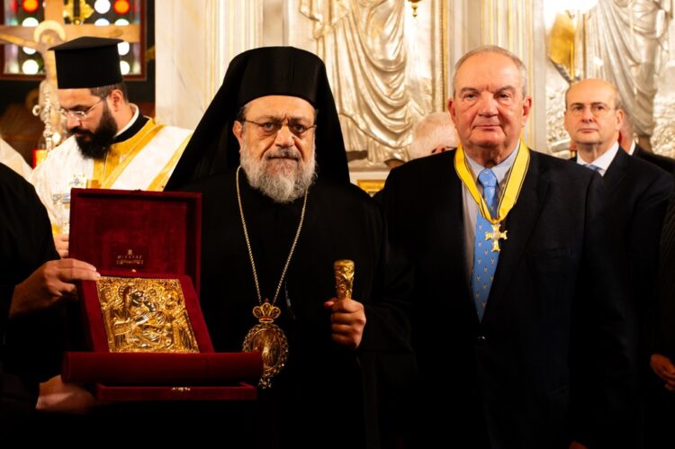 Χιλιάδες πιστοί στην Παναγία την “Υπαπαντή” στην Καλαμάτα