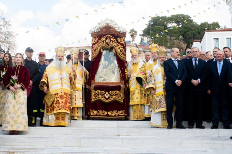 Χιλιάδες πιστοί στην Παναγία την “Υπαπαντή” στην Καλαμάτα