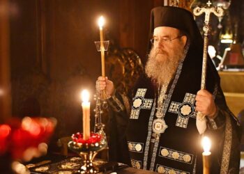 ΕΣΠΕΡΙΝΗ ΠΡΟΗΓΙΑΣΜΕΝΗ ΘΕΙΑ ΛΕΙΤΟΥΡΓΙΑ ΣΤΟΝ ΙΕΡΟ ΜΗΤΡΟΠΟΛΙΤΙΚΟ ΝΑΟ ΑΓΙΟΥ ΣΤΕΦΑΝΟΥ ΑΡΝΑΙΑΣ