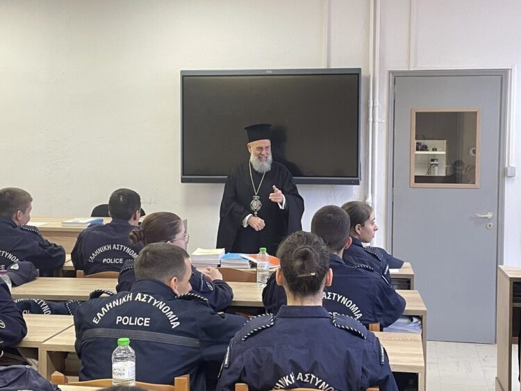 Ο Μητρ. Θεσσαλιώτιδος στη Σχολή Δοκίμων Αστυφυλάκων