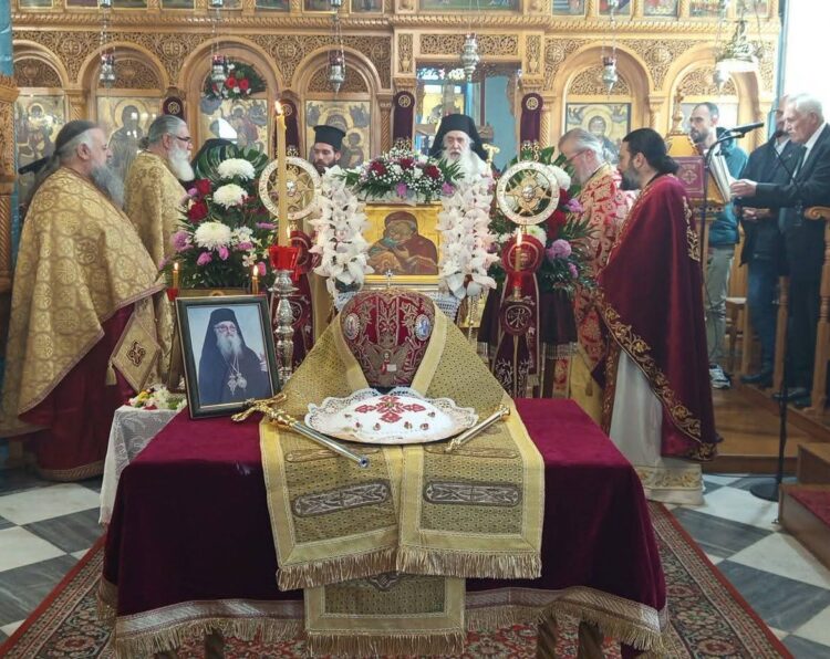 Μνημόσυνο μακαριστού Μητροπολίτου πρ. Πειραιώς Καλλινίκου στη Σάμο