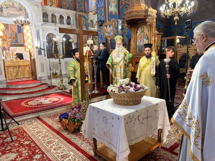 Η Κυριακή της Σταυροπροσκυνήσεως στην Ι. Μητρόπολη Κορίνθου