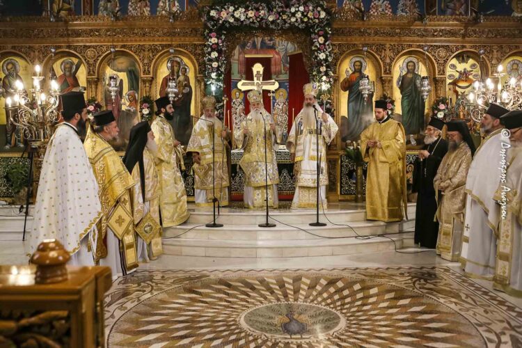 Λαμπρό Συλλείτουργο εορτής Φθιωτών Αγίων στην Λαμία