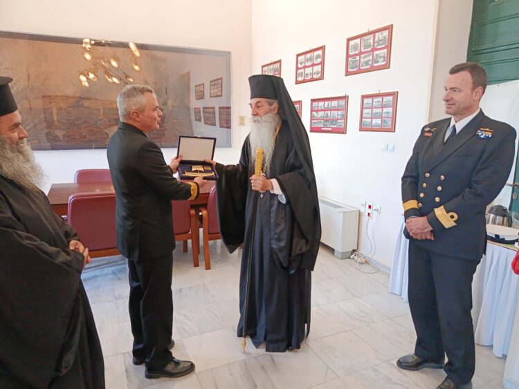 Στον νέο Διοικητή της Σχολής Ναυτικών Δοκίμων ο Μητροπολίτης Πειραιώς