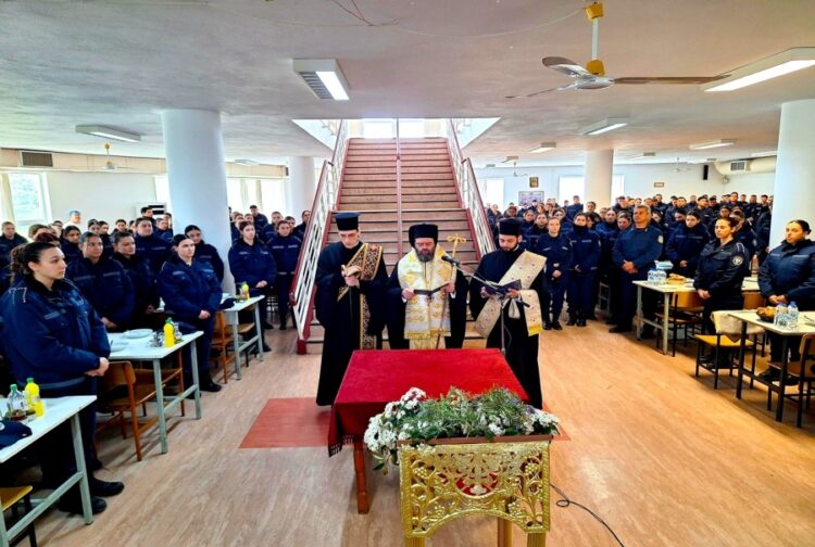 Η ΑΚΟΛΟΥΘΙΑ ΤΗΣ Δ΄ ΣΤΑΣΗΣ ΤΩΝ ΧΑΙΡΕΤΙΣΜΩΝ ΠΡΟΣ ΤΗΝ ΥΠΕΡΑΓΙΑ ΘΕΟΤΟΚΟ ΣΤΗΝ ΣΧΟΛΗ ΔΟΚΙΜΩΝ ΑΣΤΥΦΥΛΑΚΩΝ ΚΟΜΟΤΗΝΗΣ