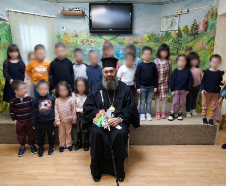Μια επίσκεψη γεμάτη χαρά…. Ο Μητροπολίτης Ειρηναίος δίπλα στα παιδιά!!!