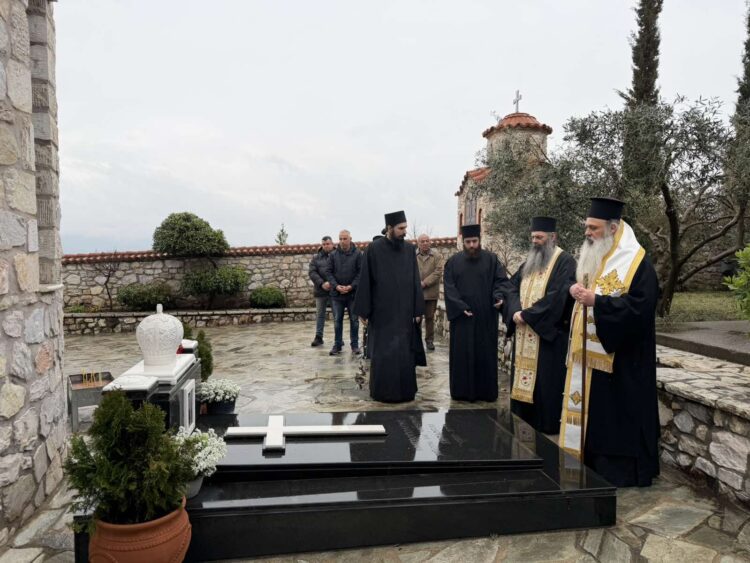 Τρισάγιο υπέρ αναπαύσεως της ψυχής του Μακαριστού Μητρ. Σταγών και Μετεώρων  Σεραφείμ