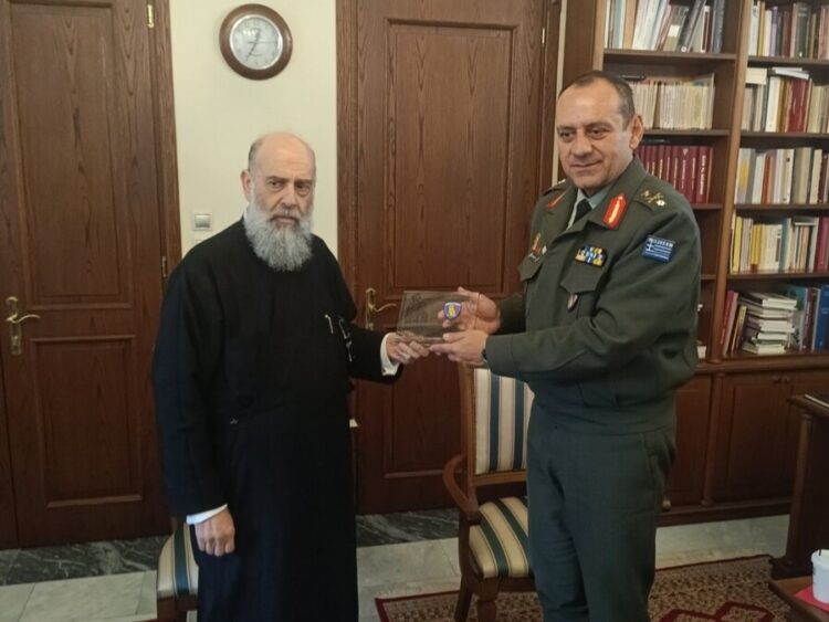 Εθιμοτυπική συνάντηση του νέου Διοικητή της Σχολής Μονίμων Υπαξιωματικών με τον Μητροπολίτη Θεσσαλιώτιδος