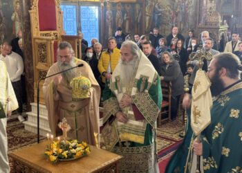 Η Κυριακή της Σταυροπροσκυνήσεως στην Ιερά Μητρόπολη Πειραιώς