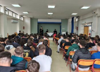 Ο ΜΗΤΡΟΠΟΛΙΤΗΣ ΧΑΛΚΙΔΟΣ ΣΤΟ ΓΥΜΝΑΣΙΟ ΚΑΝΗΘΟΥ