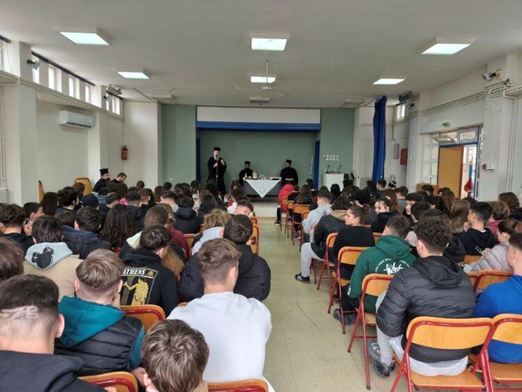 Ο ΜΗΤΡΟΠΟΛΙΤΗΣ ΧΑΛΚΙΔΟΣ ΣΤΟ ΓΥΜΝΑΣΙΟ ΚΑΝΗΘΟΥ