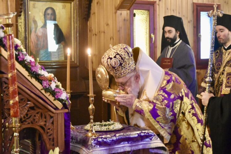 Από τη βασιλική αλουργίδα στο μοναχικό τριβώνιο