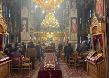 Μπορείς να το χρησιμοποιήσεις ως τίτλο ή ως φράση με εΝα μαθαίνουμε να αντέχουμε και να μην αποθαρρυνόμαστε από τις δυσκολίες και τους πειρασμούς της ζωής