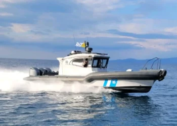 Άγιον Όρος:  Λεωφορείο έπεσε στη θάλασσα στη Δάφνη – Ο οδηγός σώος!!