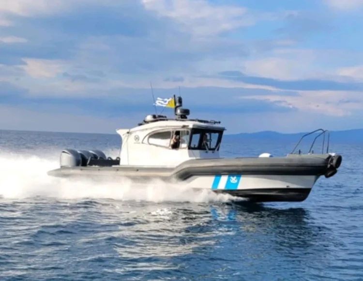 Άγιον Όρος:  Λεωφορείο έπεσε στη θάλασσα στη Δάφνη – Ο οδηγός σώος!!