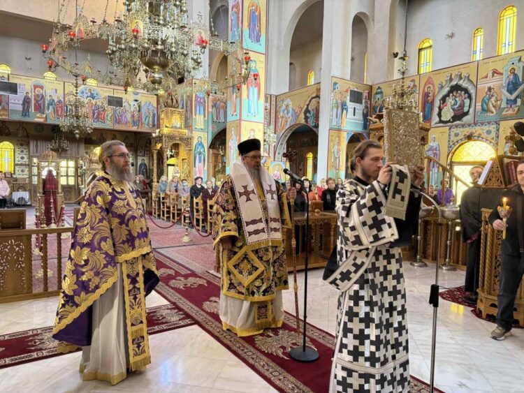 Θεία Λειτουργία των Προηγιασμένων Δώρων στον Ι. Ν. Ζωοδόχου Πηγής Λαρίσης