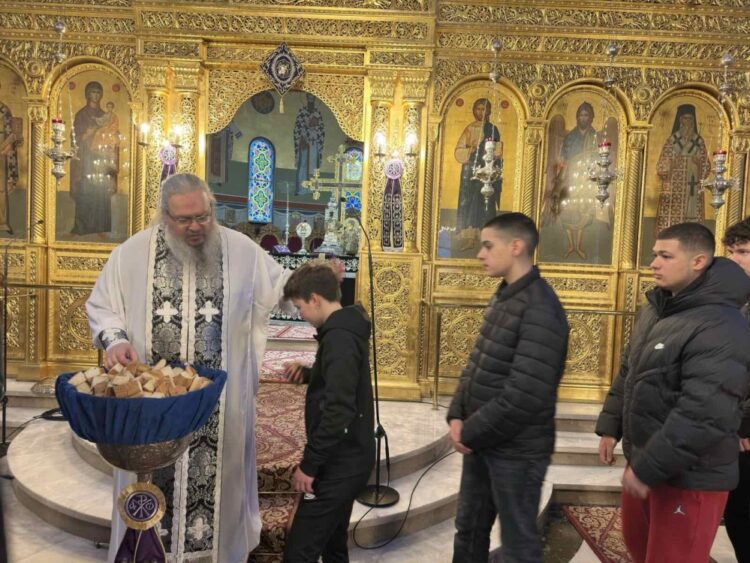 Μαθητές συμμετείχαν στις Προηγιασμένες Θείες Λειτουργίες σε Αρμένιο και Λάρισα