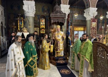 Η Κυριακή της Σταυροπροσκυνήσεως στον Ι. Ν. Αγίων Κωνσταντίνου και Ελένης Λαρίσης