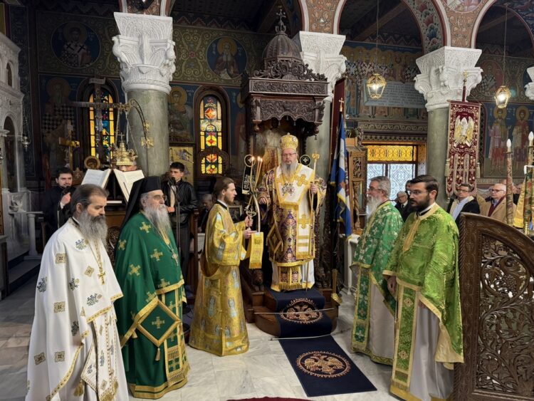 Η Κυριακή της Σταυροπροσκυνήσεως στον Ι. Ν. Αγίων Κωνσταντίνου και Ελένης Λαρίσης