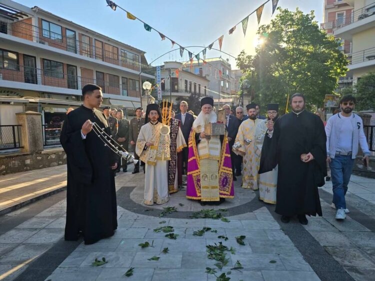 Η τιμία κάρα του Αγίου Σεραφείμ στην Καρδίτσα, λαμπρή υποδοχή και πανηγυρικός Εσπερινός