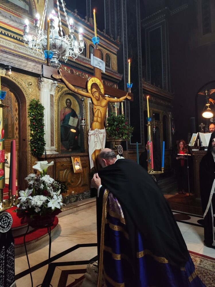 Η κατανυκτική Ακολουθία των Αγίων Παθών στον Μητροπολιτικό Ναό Καρδίτσης