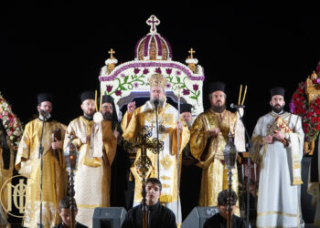 Η ακολουθία του Επιταφίου στη Μητρόπολη Θεσσαλονίκης και η συνάντηση Επιταφίων στο κέντρο της πόλης