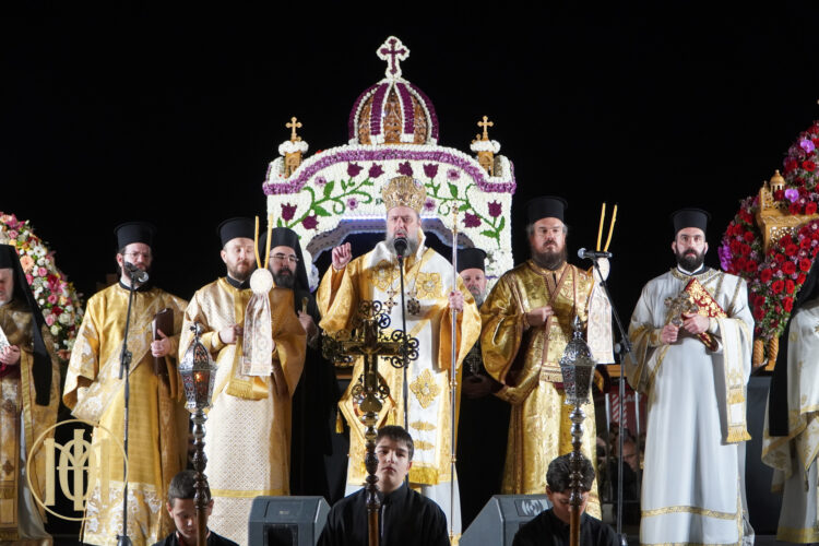 Η ακολουθία του Επιταφίου στη Μητρόπολη Θεσσαλονίκης και η συνάντηση Επιταφίων στο κέντρο της πόλης