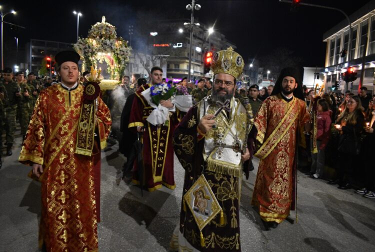Η ΑΚΟΛΟΥΘΙΑ ΤΟΥ ΕΠΙΤΑΦΙΟΥ ΘΡΗΝΟΥ ΣΤΗΝ ΙΕΡΑ ΜΗΤΡΟΠΟΛΗ ΜΑΡΩΝΕΙΑΣ