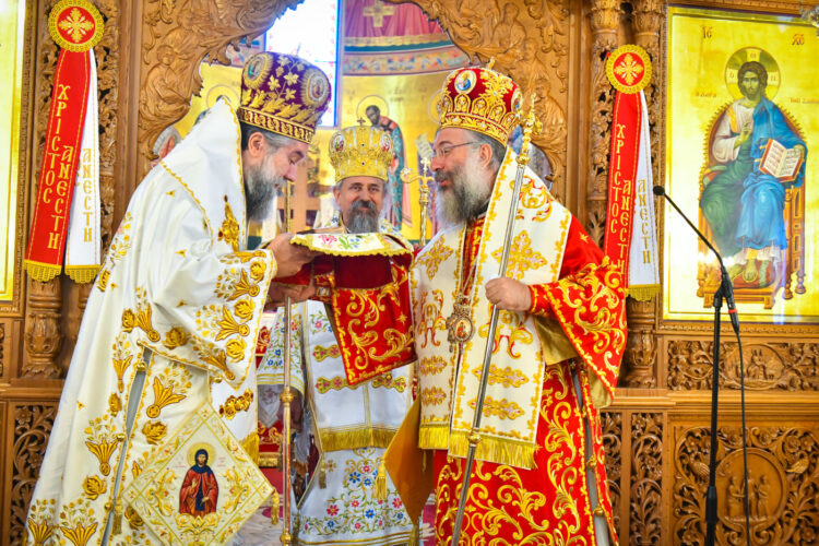 Ρεθύμνης Πρόδρομος: «Το Καρπενήσι, σήμερα, την Κρήτη ανταμώνει και στην Μακεδονία μας τις προσευχές ενώνει!»