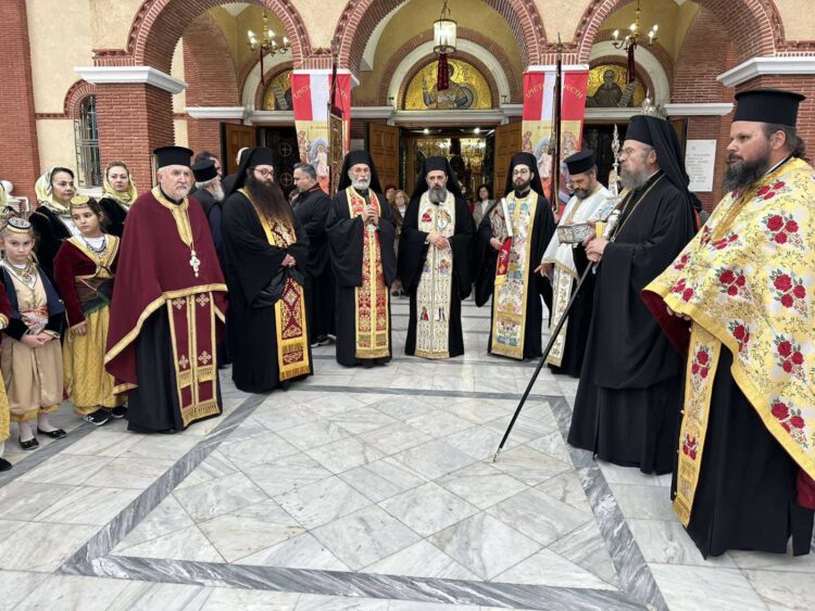 Η λιτάνευση της Εικόνας και των Ιερών Λειψάνων του Αγίου Γεωργίου στον Καρέα