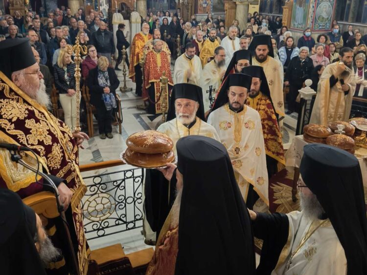 Με λαμπρότητα ο Πανηγυρικός Εσπερινός του Αγίου Γεωργίου στον Καρέα