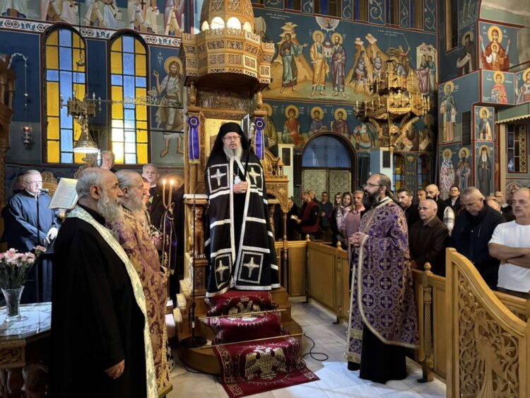 Μεγάλη Δευτέρα εσπέρας στον Ιερό Ναό Αγίων Πρωτοκορυφαίων Πέτρου και Παύλου Λαρίσης