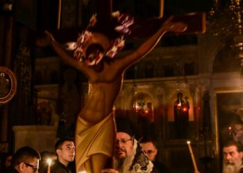 Η Ακολουθία των Αγίων Παθών στον Ιερό Μητροπολιτικό Ναό Αγίου Αχιλλίου Λαρίσης