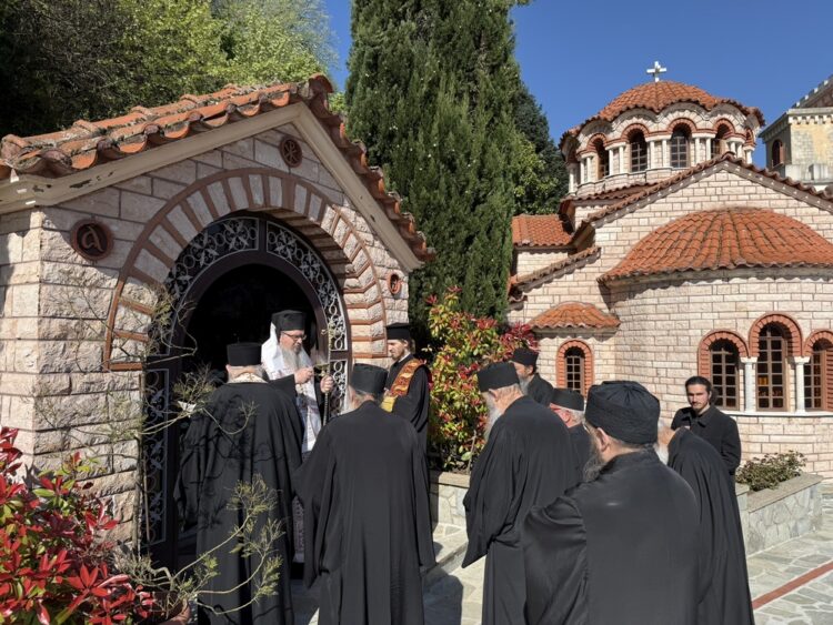 Τρισάγια στους τάφους των προκατόχων του τέλεσε ο Μητροπολίτης Λαρίσης και Τυρνάβου