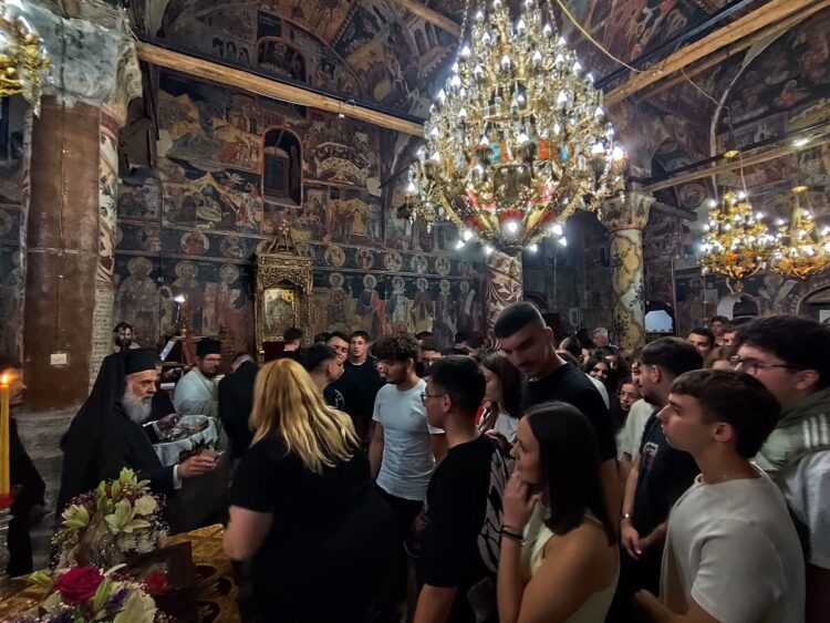 Παράκληση υπέρ των μαθητών στον Ι.Ν. Αγίου Αθανασίου Ρουμ Παλαμά